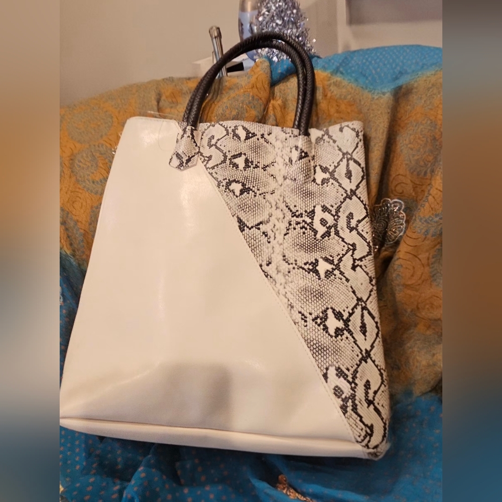 NWT Chic Snakeskin-Accent Large Tote Bag - Cream & Black